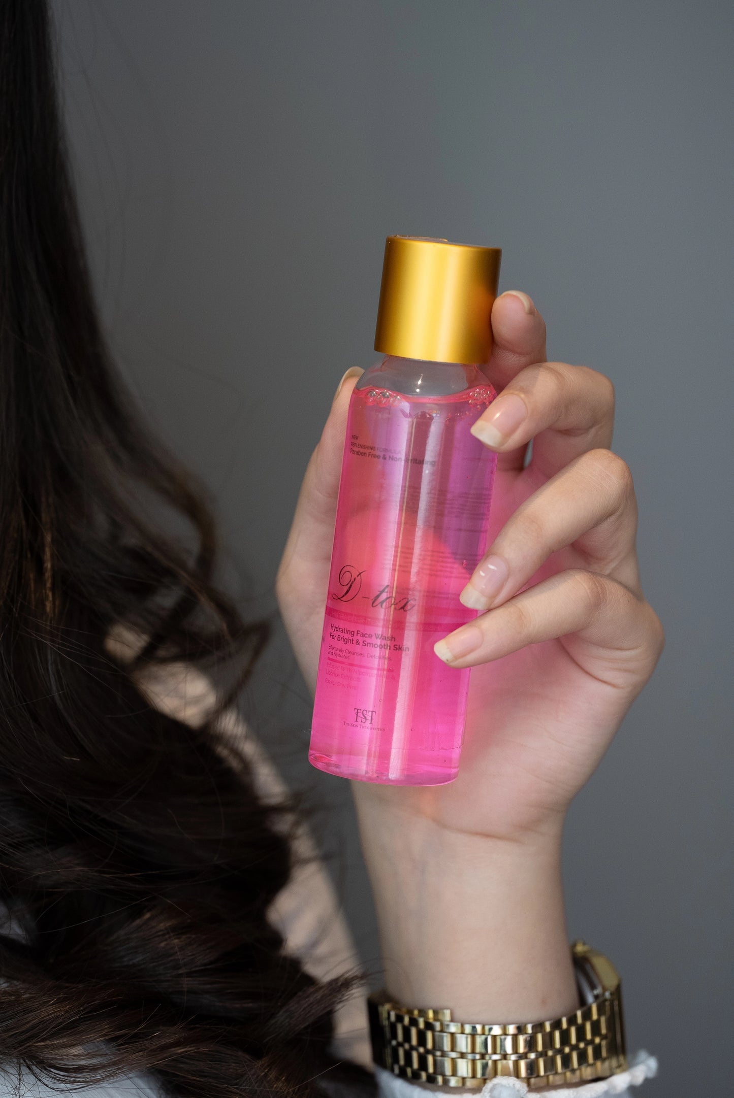 D Tox Hydra Brightening Face Wash